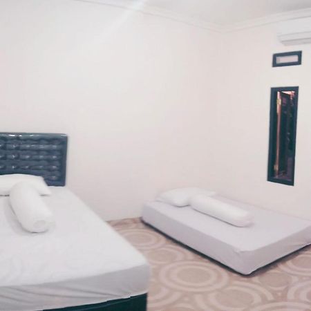 Express O 91722 Home Stay Dan Sewa Mobil Jhon'S Family Labuan Bajo Buitenkant foto