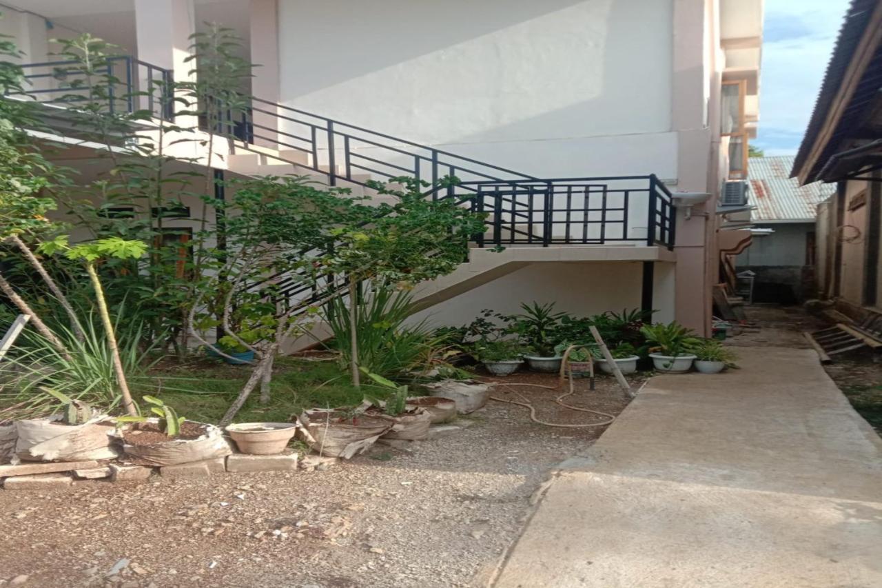 Express O 91722 Home Stay Dan Sewa Mobil Jhon'S Family Labuan Bajo Buitenkant foto