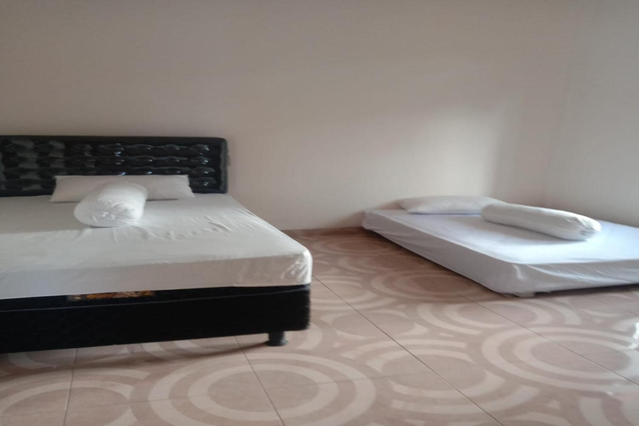 Express O 91722 Home Stay Dan Sewa Mobil Jhon'S Family Labuan Bajo Buitenkant foto